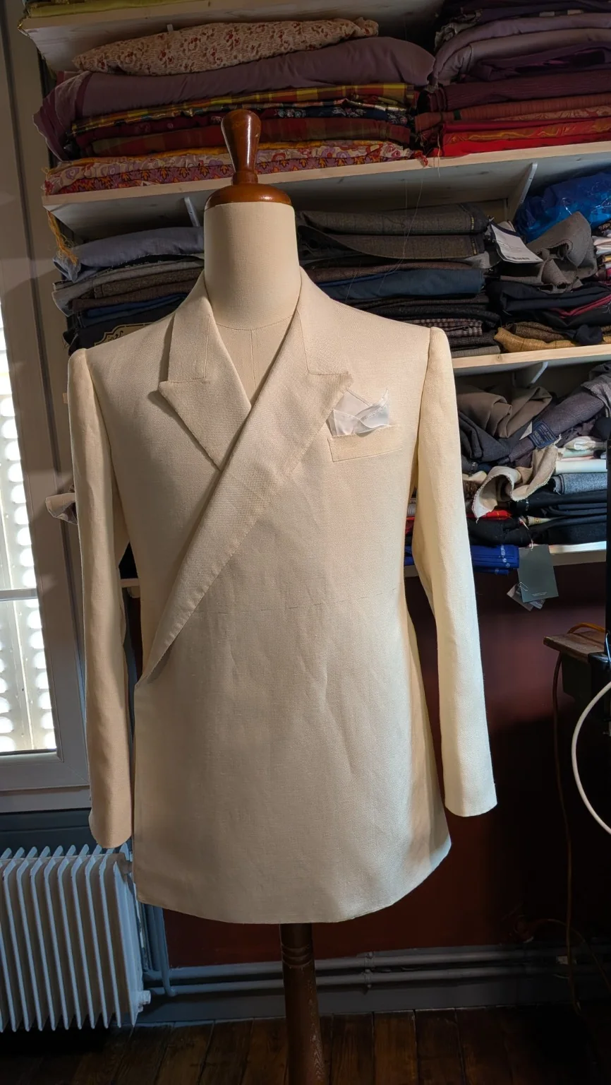 Veste claire Sartoria Florio sur mannequin