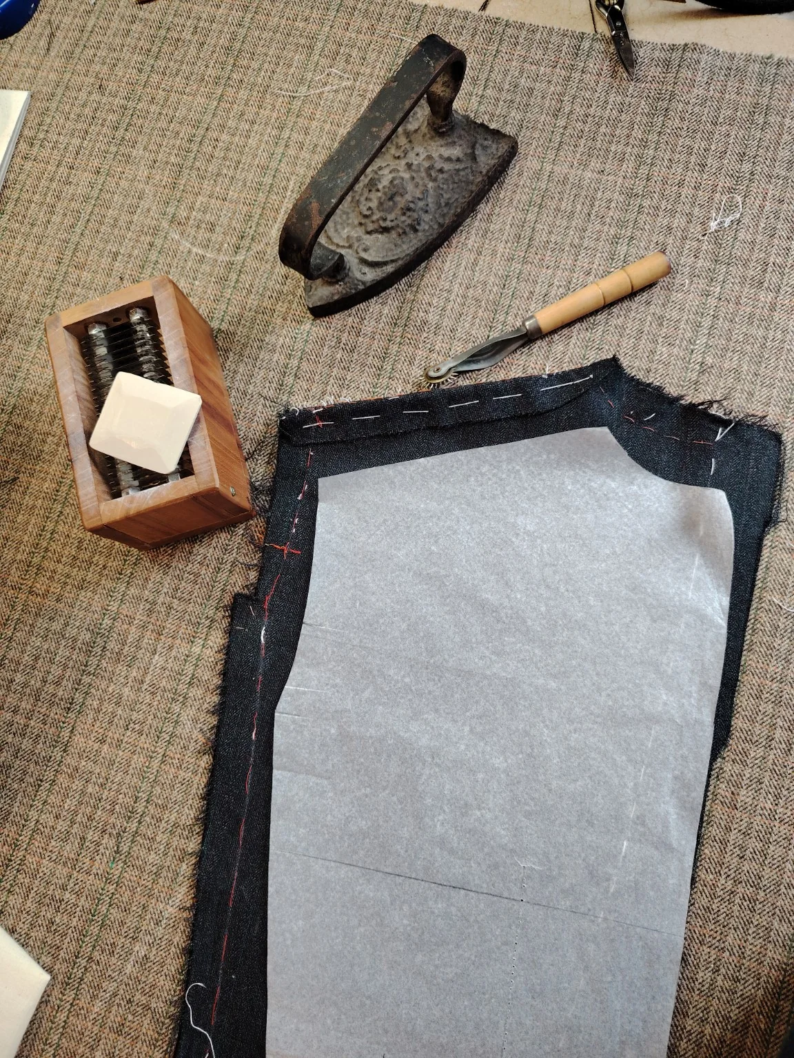 Fer et patron dans l'atelier